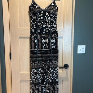 Elegant Black and White Maxi Dress